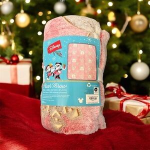 Disney Mickey Mouse Snowflakes Peppermint Throw Cozy Blanket